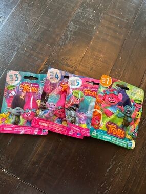 DreamWorks Trolls Blind Bag Mini Figure - Assorted Colors Set of 4